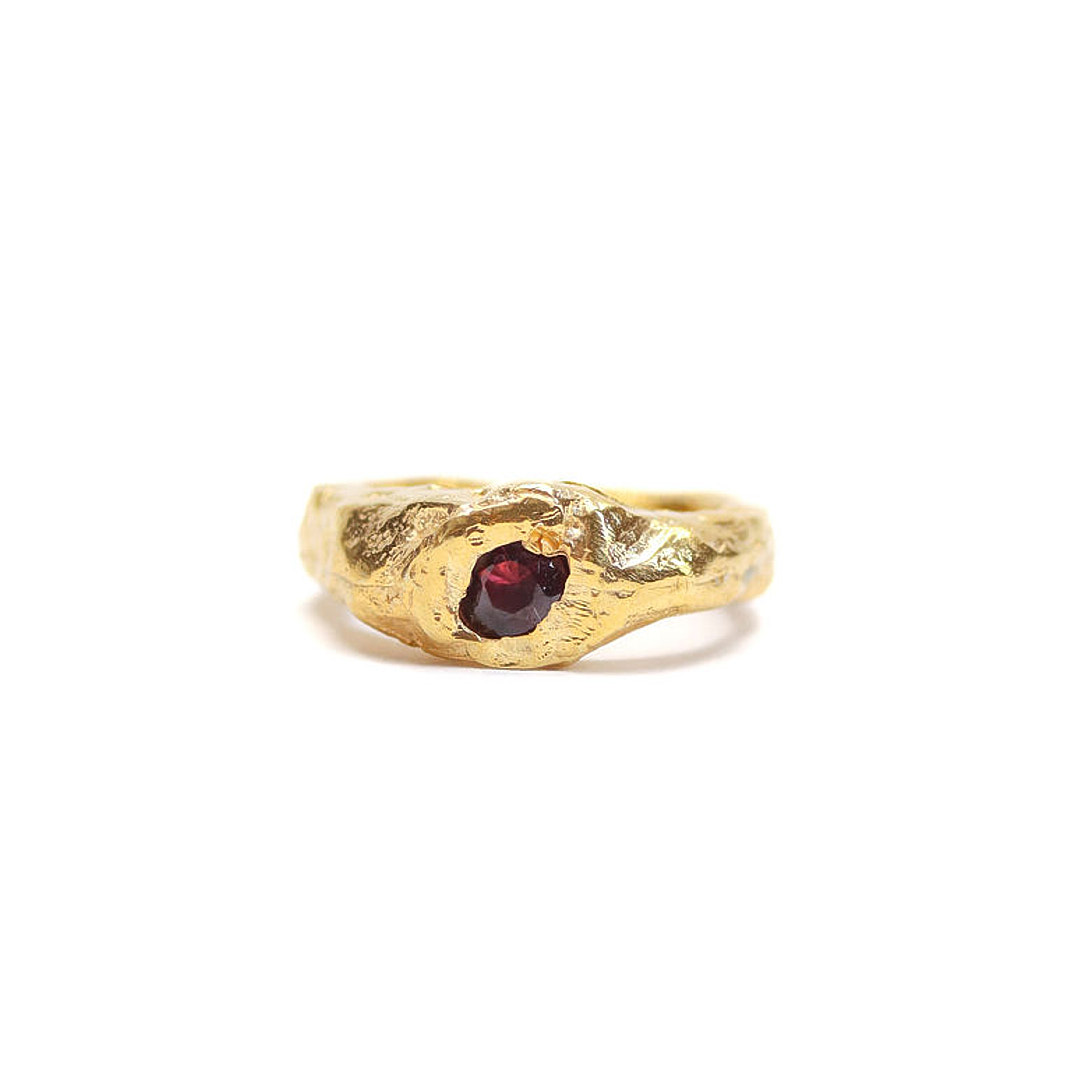 Anillo Hippo – Granate (Baño de Oro)